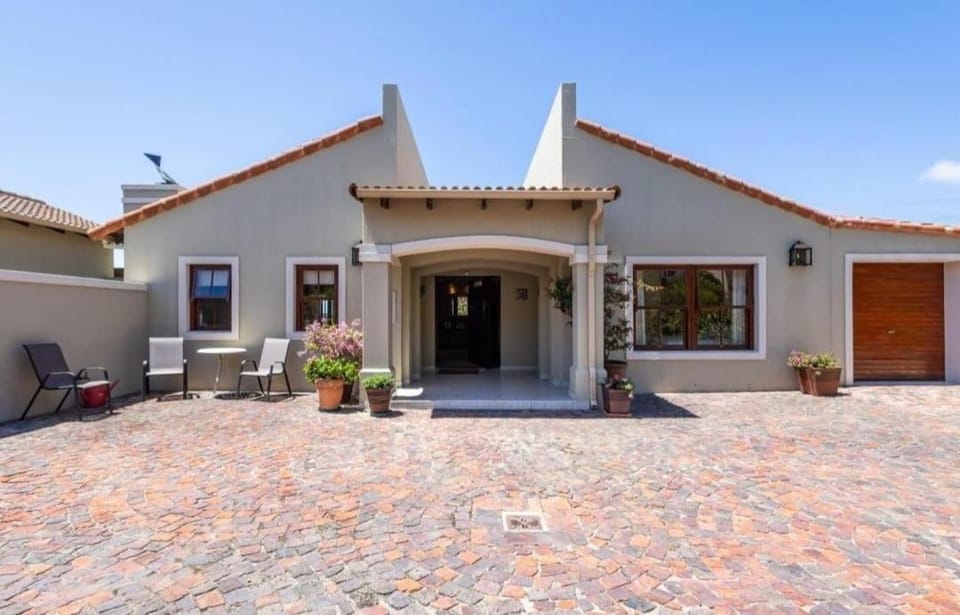 8151 - and nothing else matters! House in Plettenberg Bay