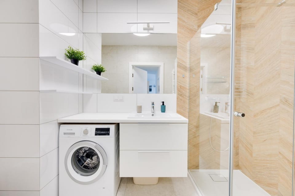 Shower, Bathroom, washing machine, dryer