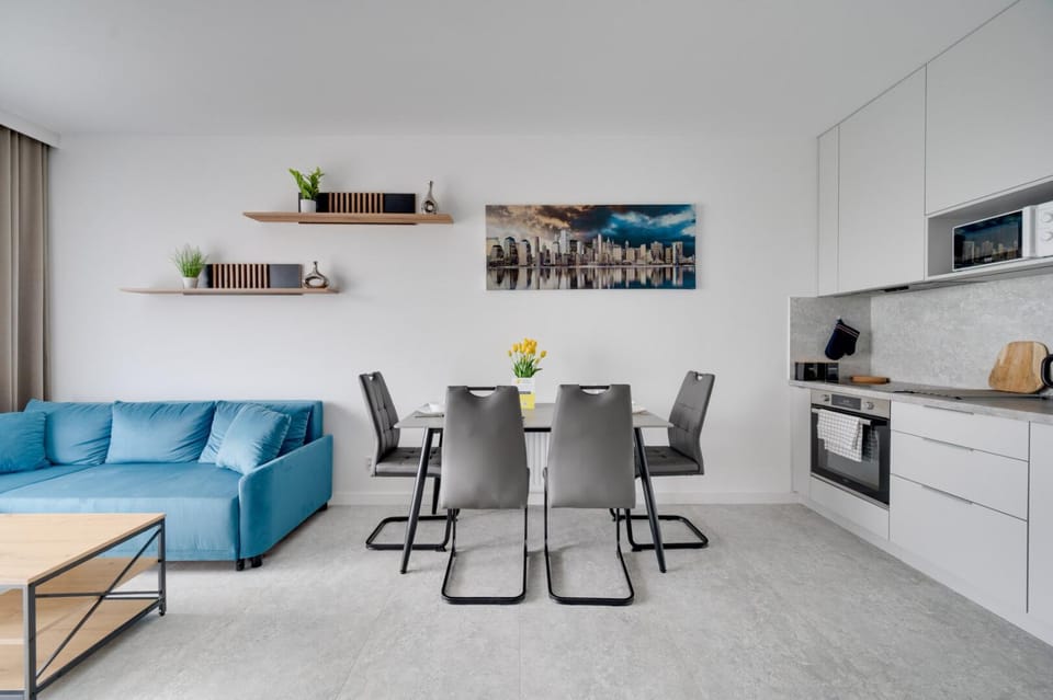 Kitchen or kitchenette, Living room, Seating area, Dining area