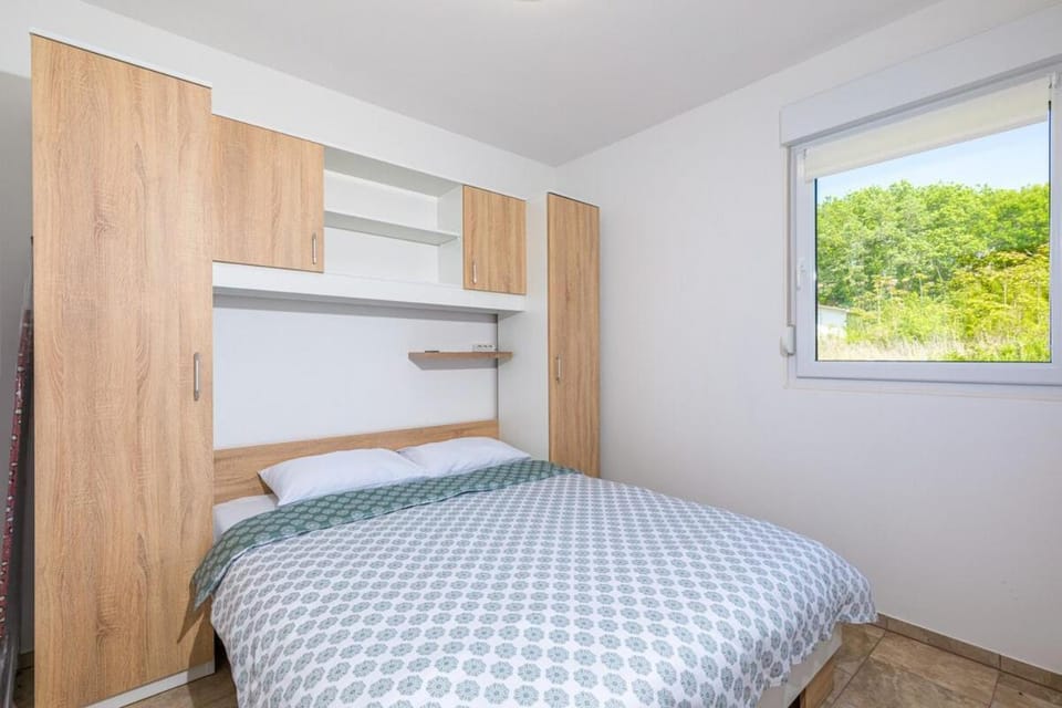 Bedroom, wardrobe