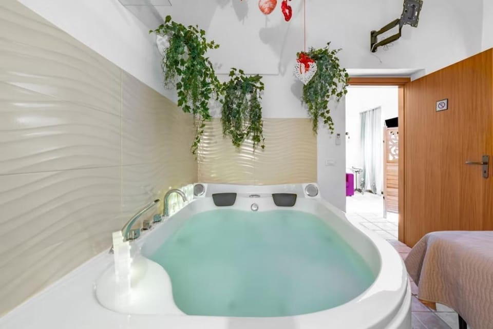 Hot Tub, Hot Tub, Bathroom, Bath