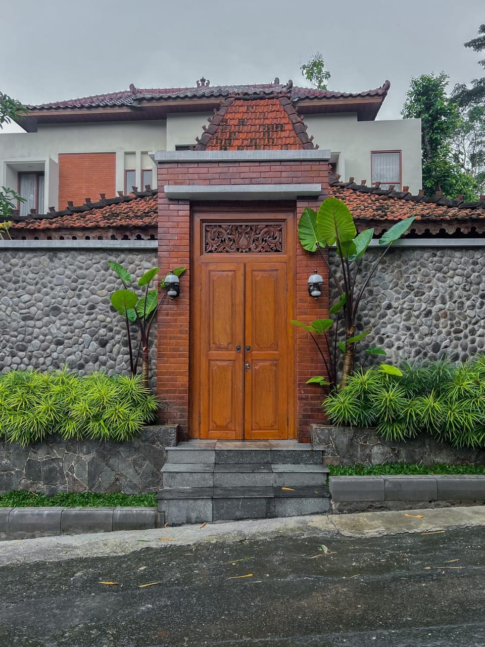 Facade/entrance