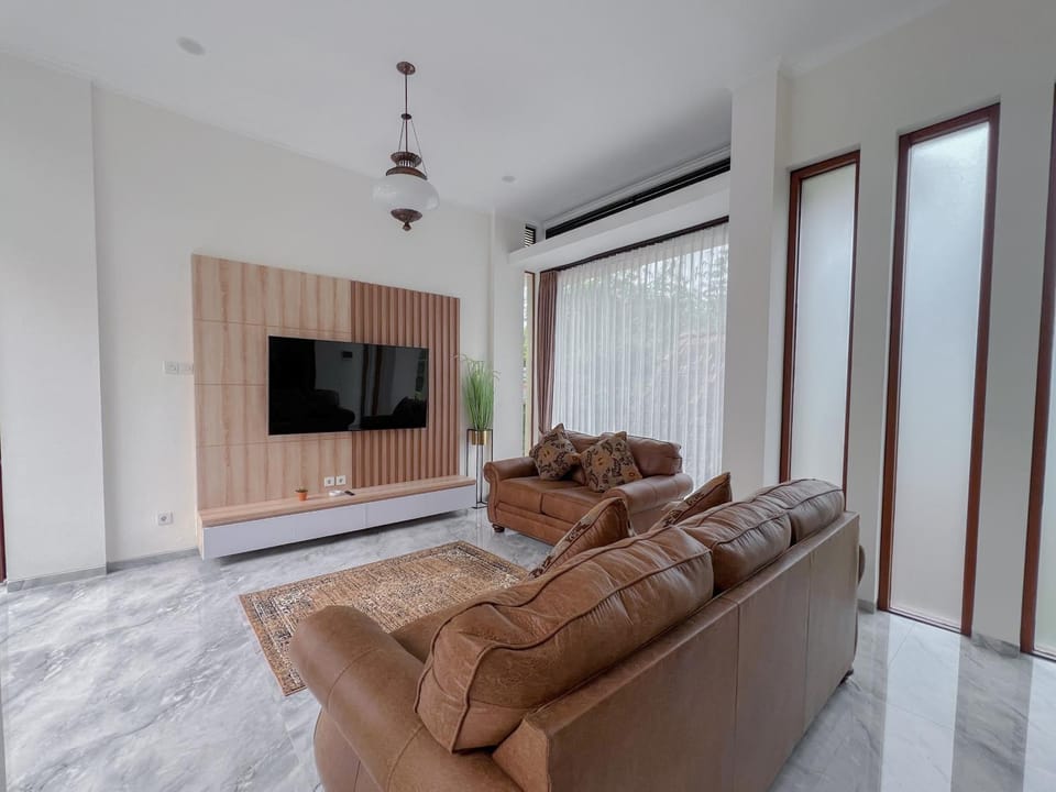 Communal lounge/ TV room, Living room, Seating area