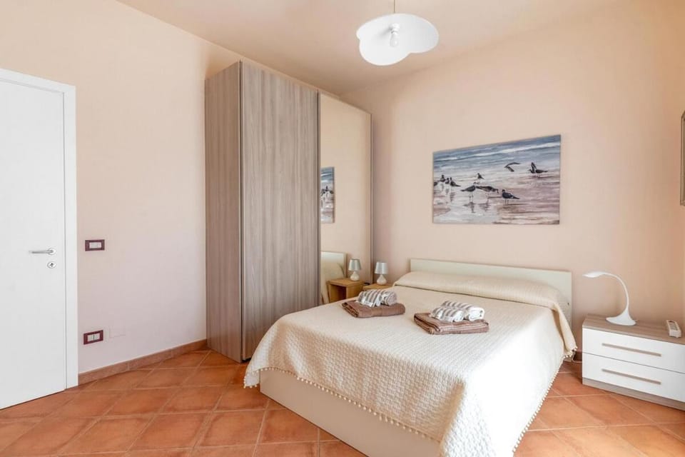 Bed, Photo of the whole room, Bedroom, towels, wardrobe