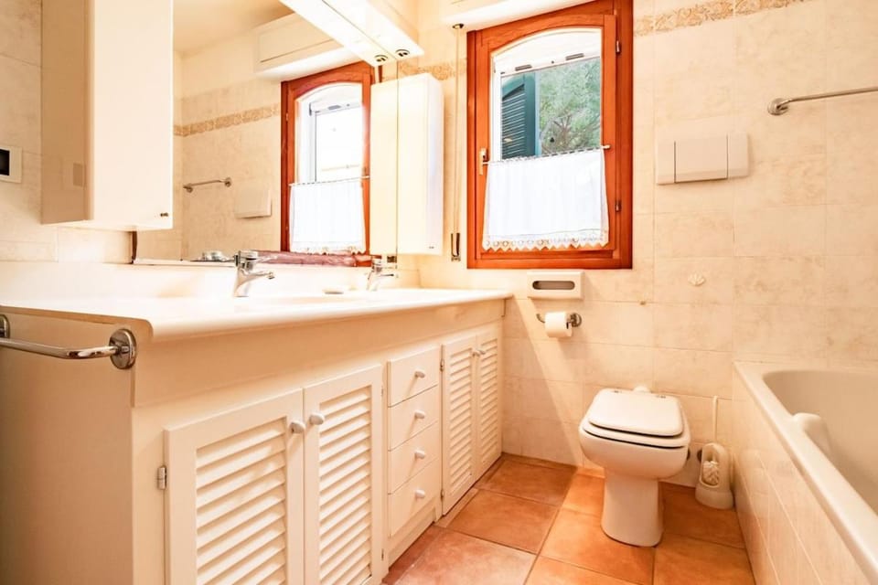 Villa Scirocco West House in Rome