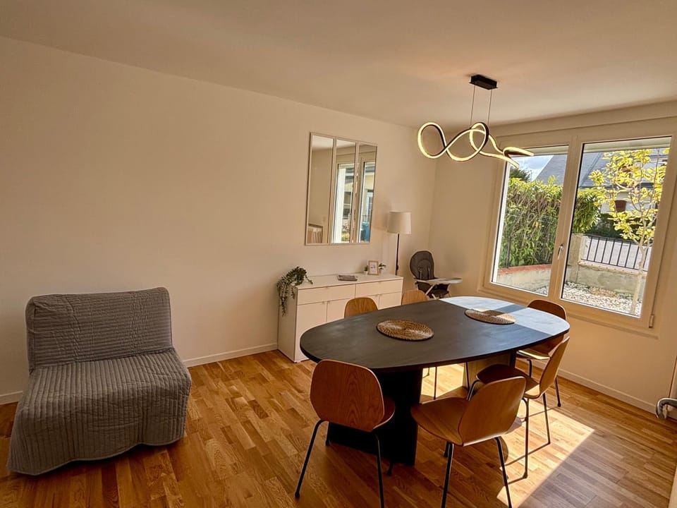 Living room, Dining area