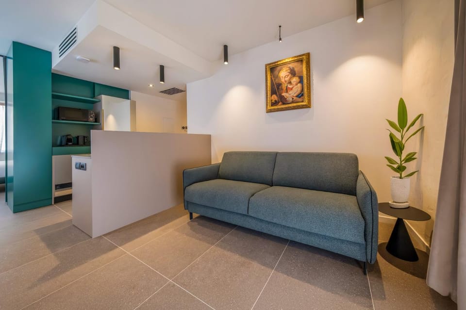 Kitchen or kitchenette, Living room, Seating area