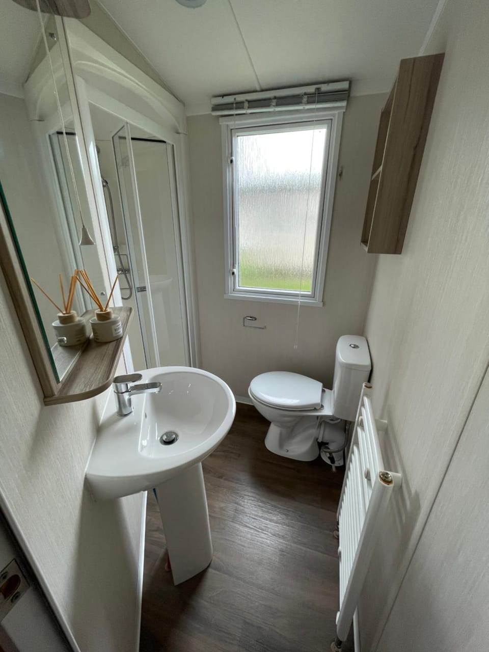 Shower, Toilet