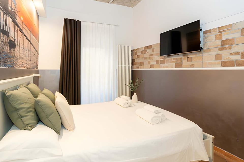 Heart of Pescara Elegant Suites - Chic Suites in Pescara Center & 2 steps from Sea - AC & Wifi Bed and Breakfast in Pescara