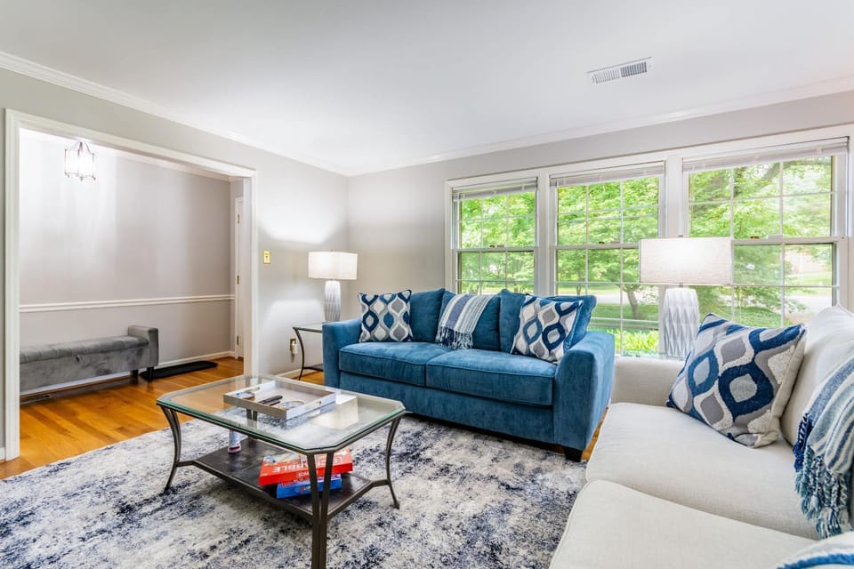 Living room, Seating area