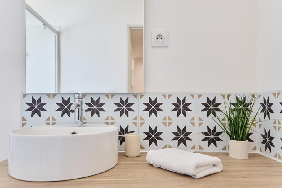 Spring - Centre-Ville - Gare - Spacieux - Netflix Apartment in Reims