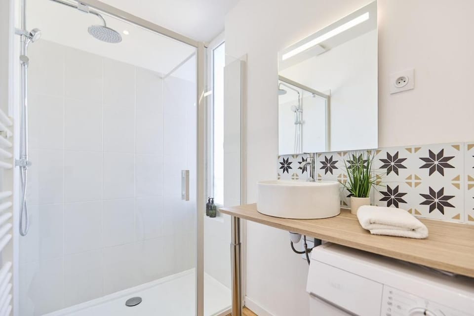 Spring - Centre-Ville - Gare - Spacieux - Netflix Apartment in Reims