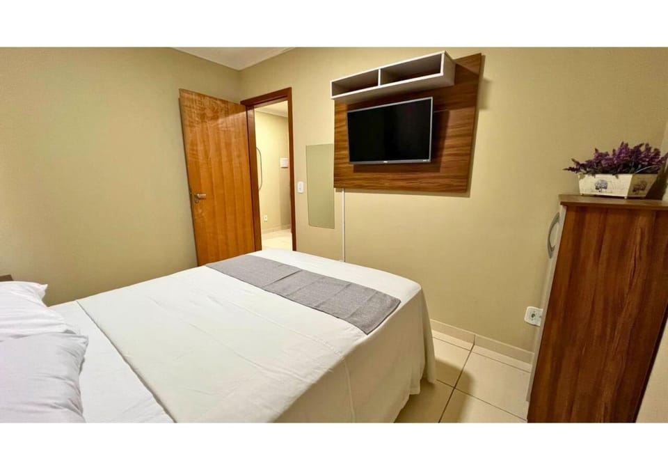 Bed, TV and multimedia, wardrobe