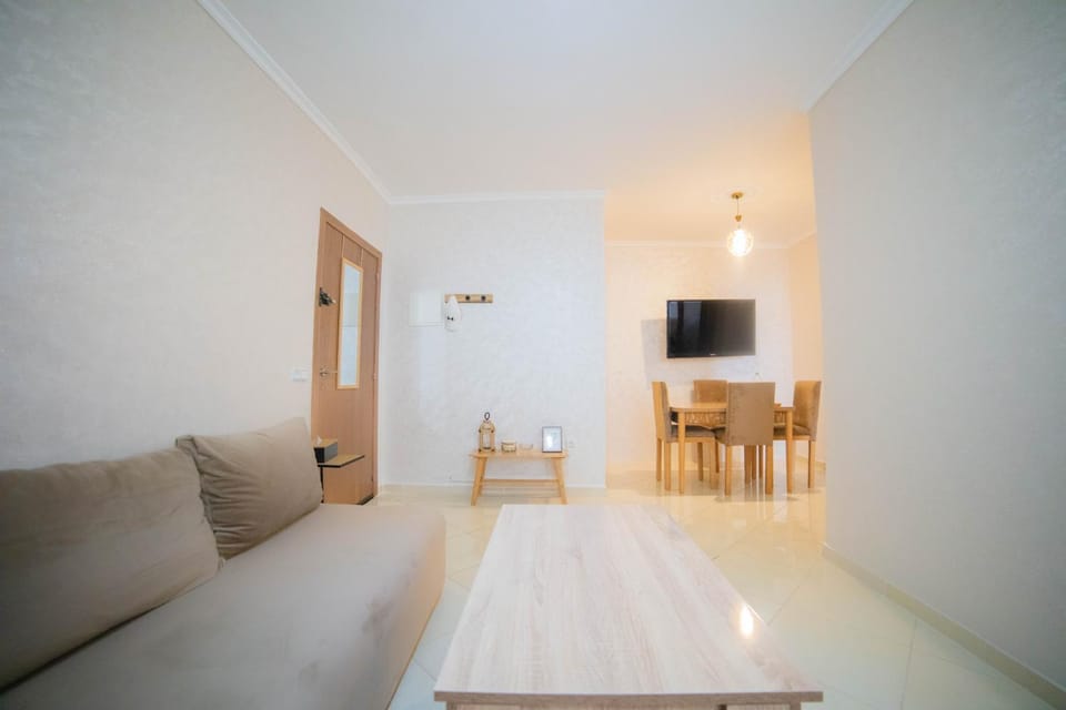 Communal lounge/ TV room, TV and multimedia, Living room, Seating area, Dining area, Evening entertainment