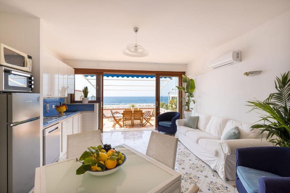 Kitchen or kitchenette, Living room, Seating area, Dining area, Sea view