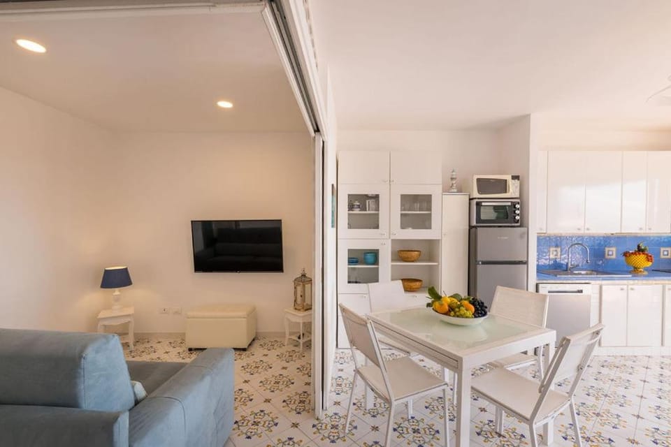 TV and multimedia, Kitchen or kitchenette, Living room, Dining area, oven