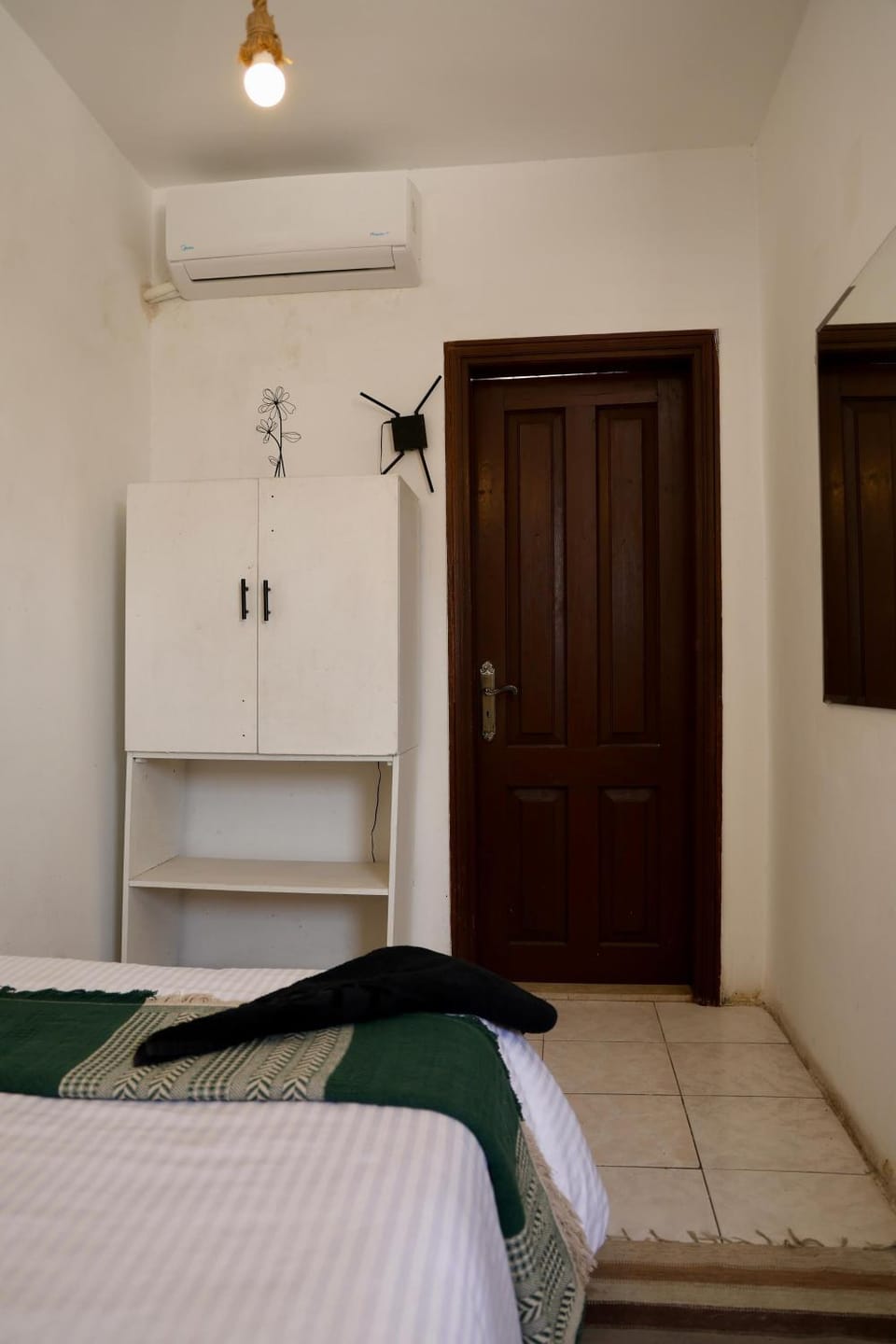 Bed, Bedroom, wardrobe, air conditioner