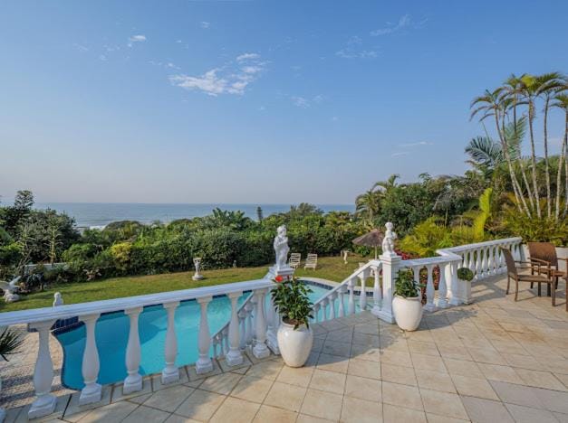 View (from property/room), Garden view, Pool view, Sea view, Swimming pool, sunbed
