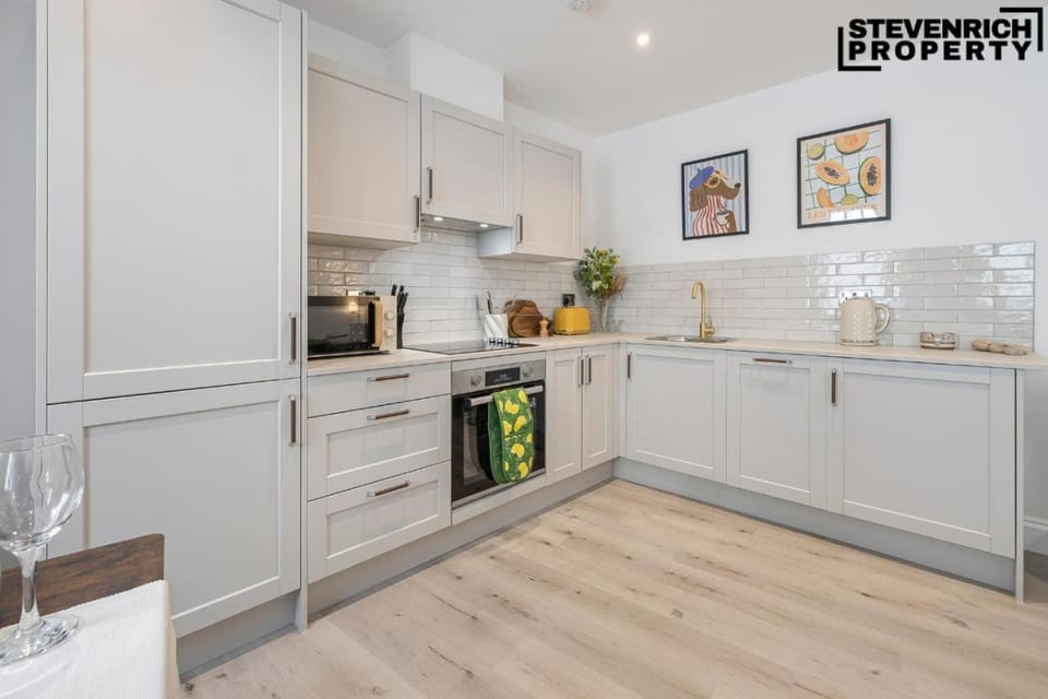 Decorative detail, microwave, oven, stove, stove, toaster, kitchen, kitchen