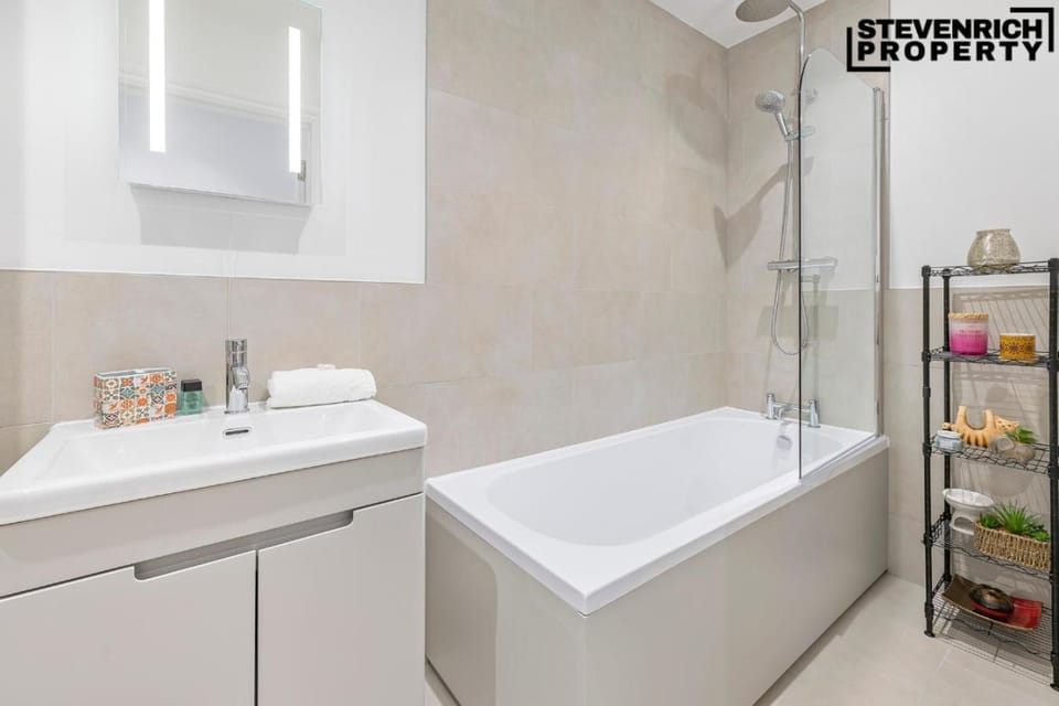 Bathroom, Bath