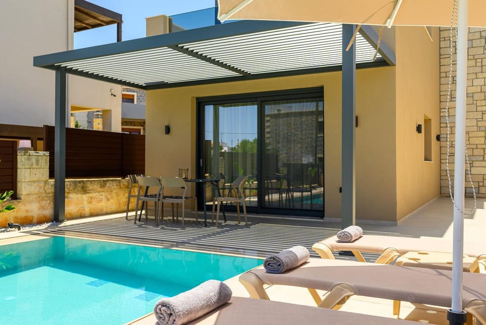 Property building, Patio, Day, View (from property/room), Balcony/Terrace, Pool view, Swimming pool, sunbed