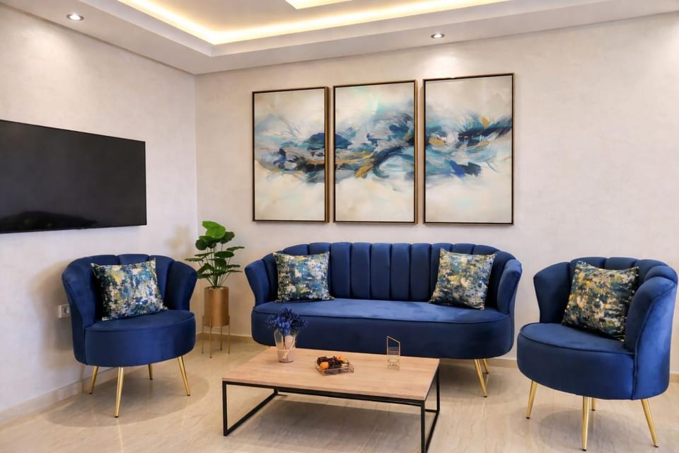 Elegant Lateral Beachfront Family Stay Apartment in Casablanca