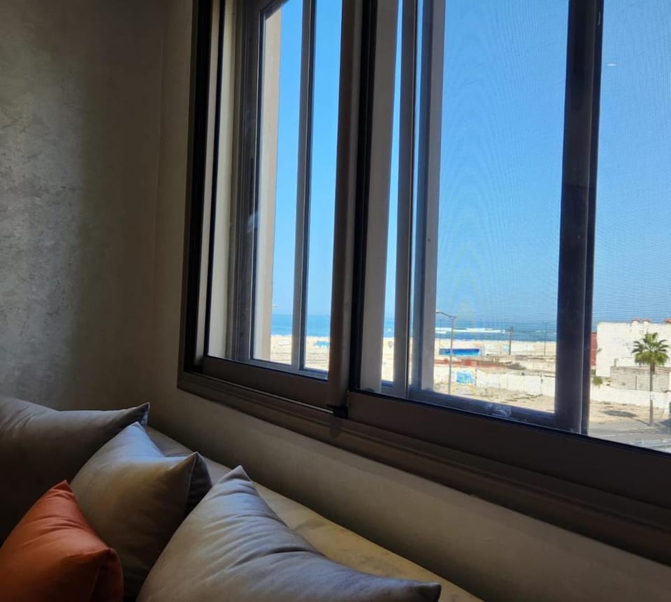 Elegant Lateral Beachfront Family Stay Apartment in Casablanca