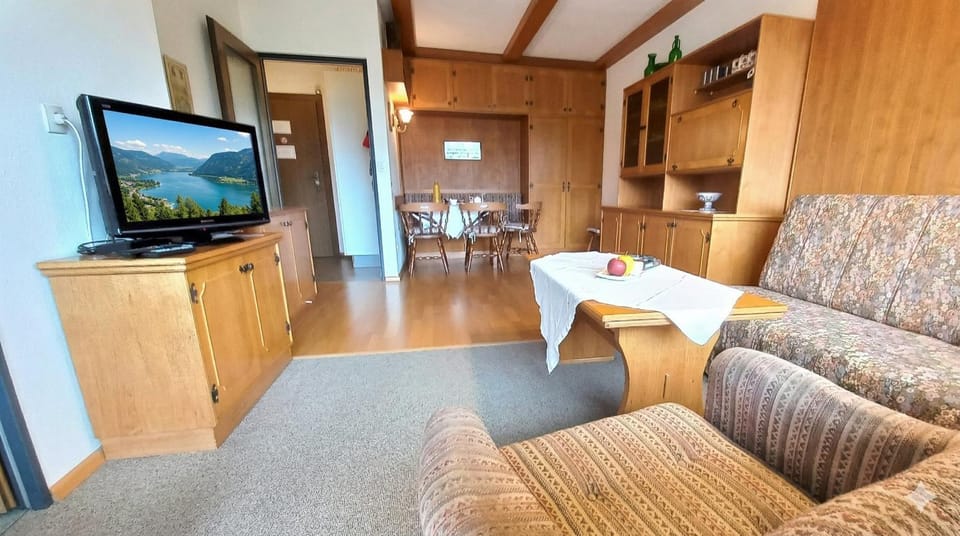 TV and multimedia, Living room, Dining area