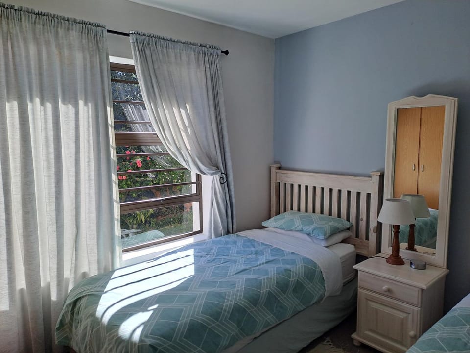 Spacious & sunny,2 bedroom self-catering apartment Apartment in Western Cape