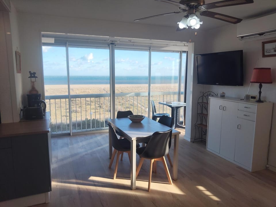 Dining area, Evening entertainment, Sea view