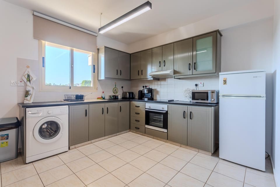 Kitchen or kitchenette, oven, stove, toaster, washing machine