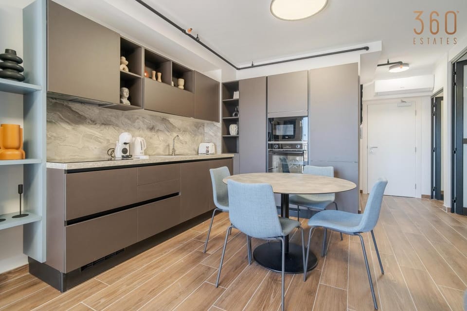 Coffee/tea facilities, Dining area, minibar, oven, pet friendly, stove