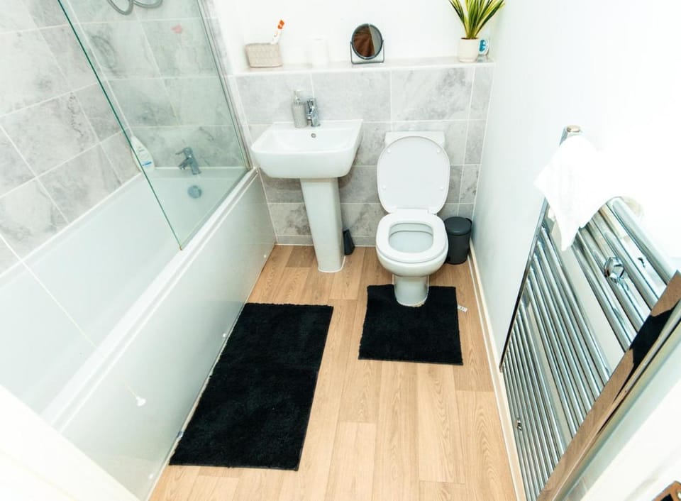 Nay Apartment Two-Bedroom Appt in Coventry Apartment in Coventry