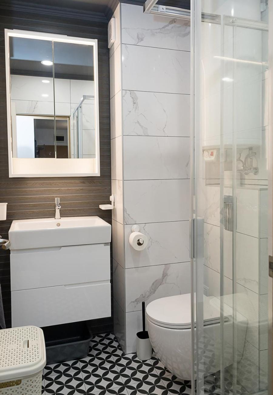 Shower, Toilet, Bathroom