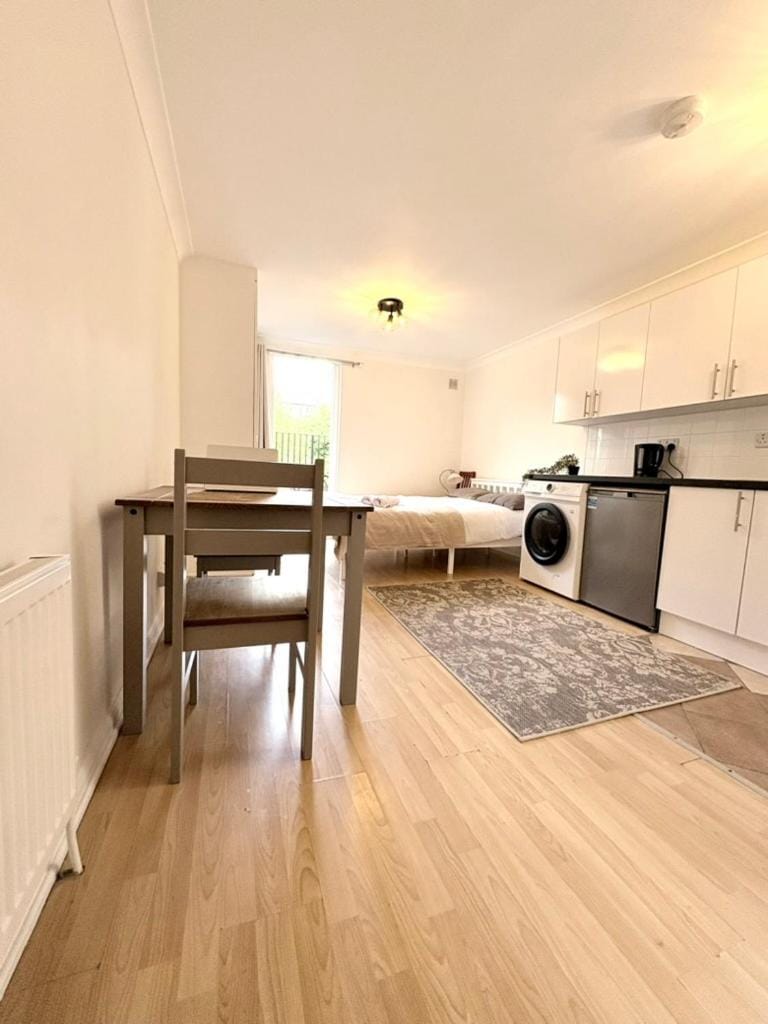 Studio Flat in West Hampstead Apartment in London Borough of Camden