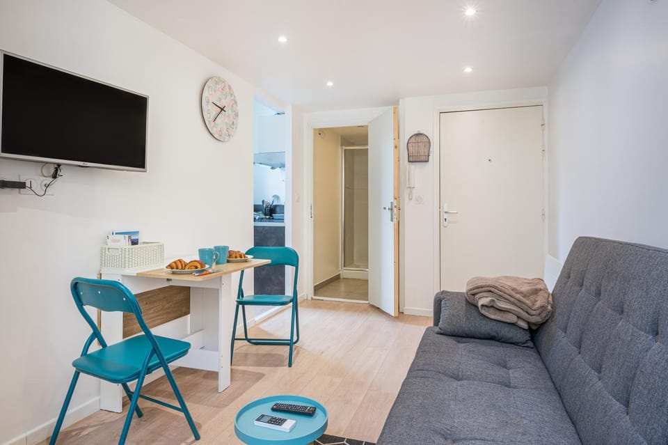 Facade/entrance, Bathroom, TV and multimedia, Kitchen or kitchenette, Living room, Dining area
