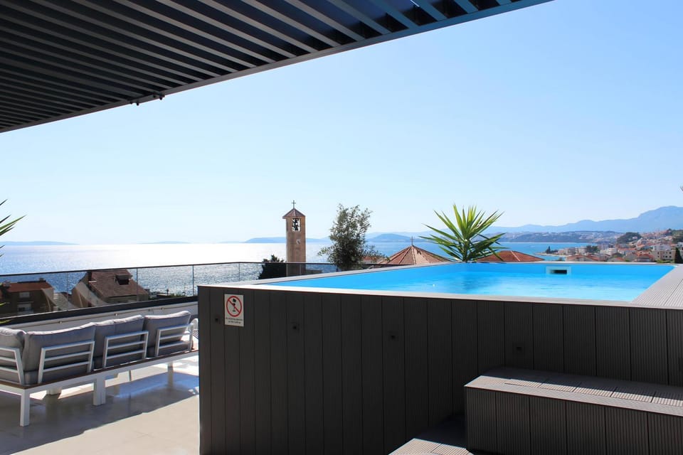 Natural landscape, View (from property/room), Balcony/Terrace, Pool view, Sea view, Swimming pool