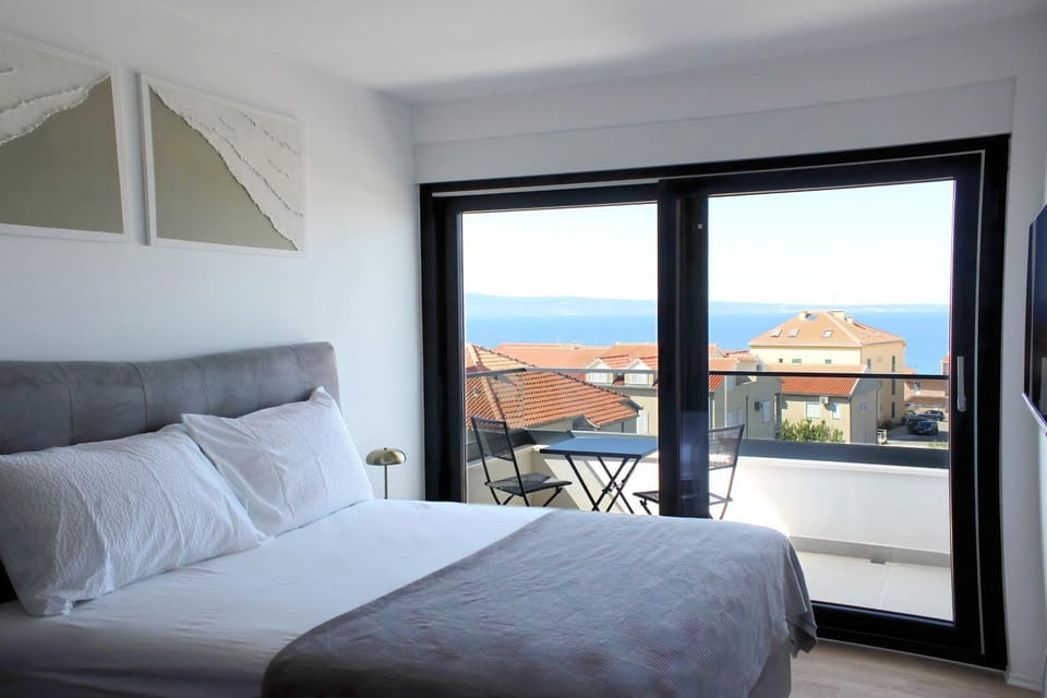 Bed, Natural landscape, View (from property/room), Balcony/Terrace, Bedroom, Sea view