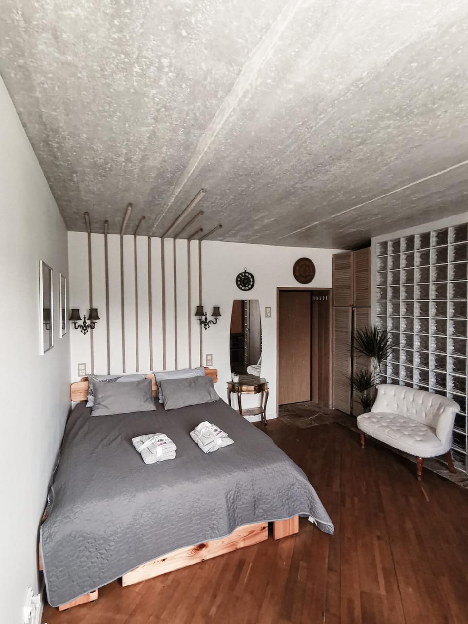 Bed, Photo of the whole room