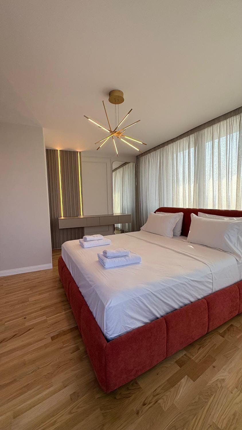 Bed, Photo of the whole room, Bedroom, towels