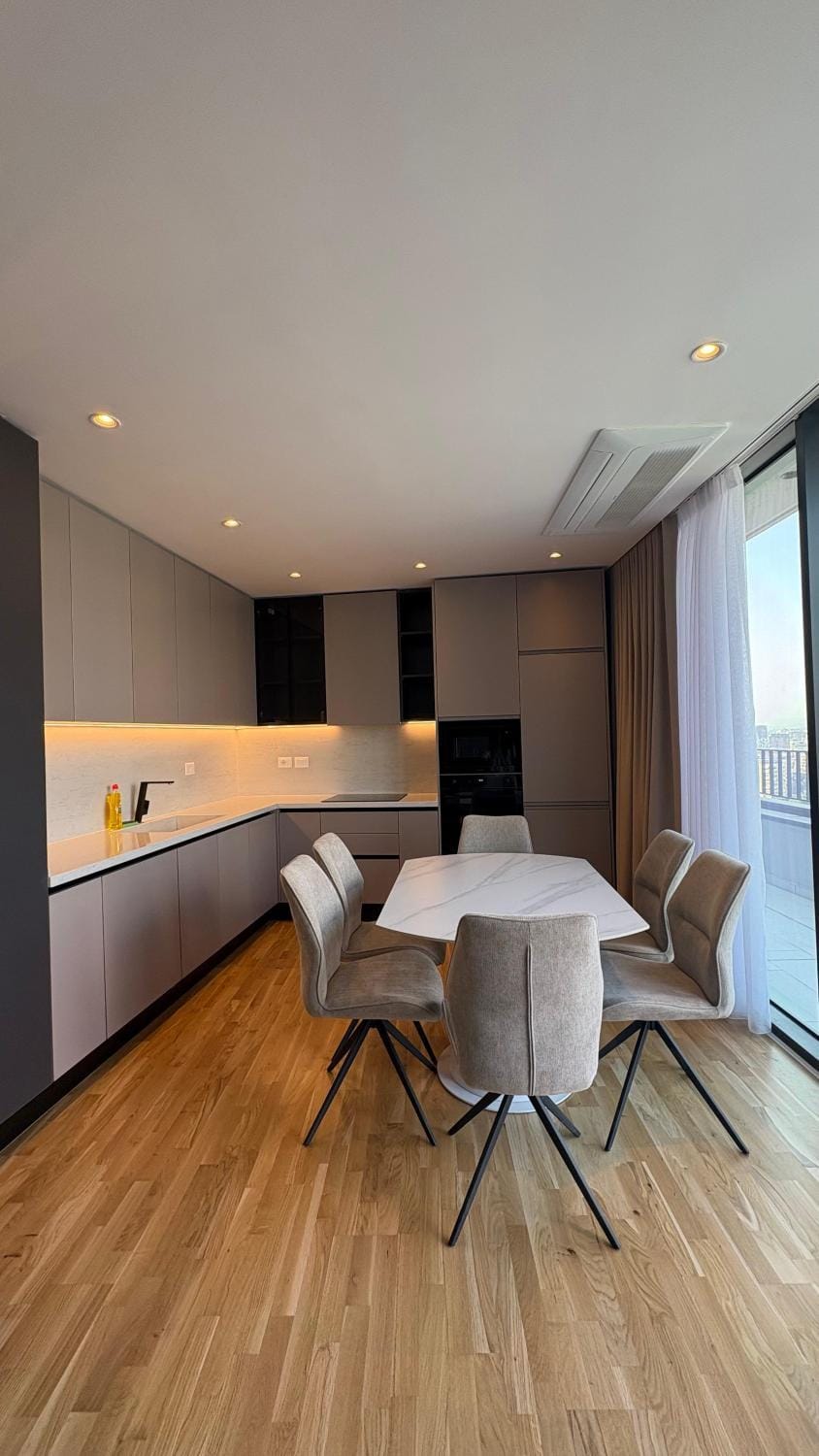 Kitchen or kitchenette, Seating area, Dining area