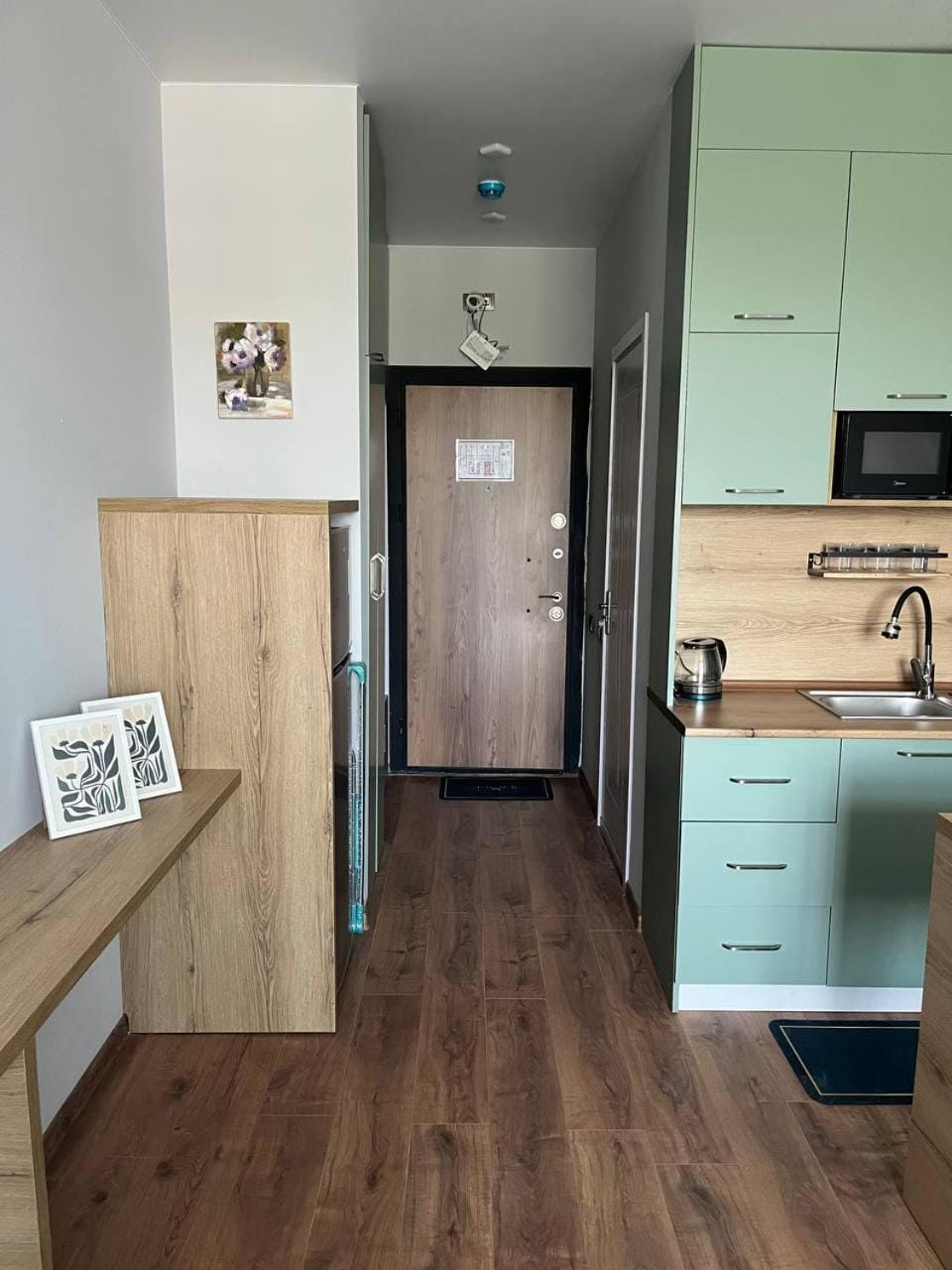 Kitchen or kitchenette, oven, stove