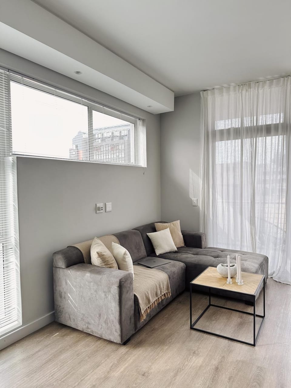 Living room, Photo of the whole room, Seating area