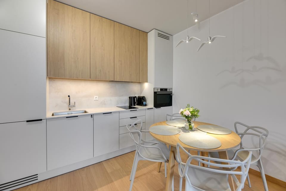 Kitchen or kitchenette, Dining area, stove