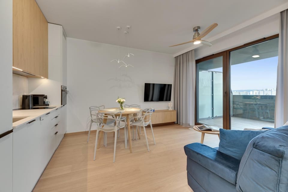 TV and multimedia, Kitchen or kitchenette, Living room, Seating area, Dining area, Evening entertainment