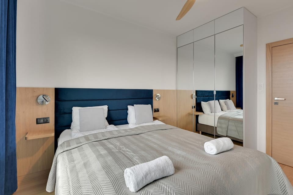 Bed, Photo of the whole room, Bedroom, towels, wardrobe