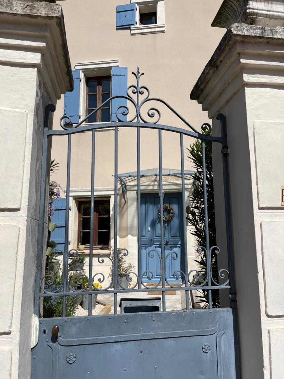 Property building, Facade/entrance, Day