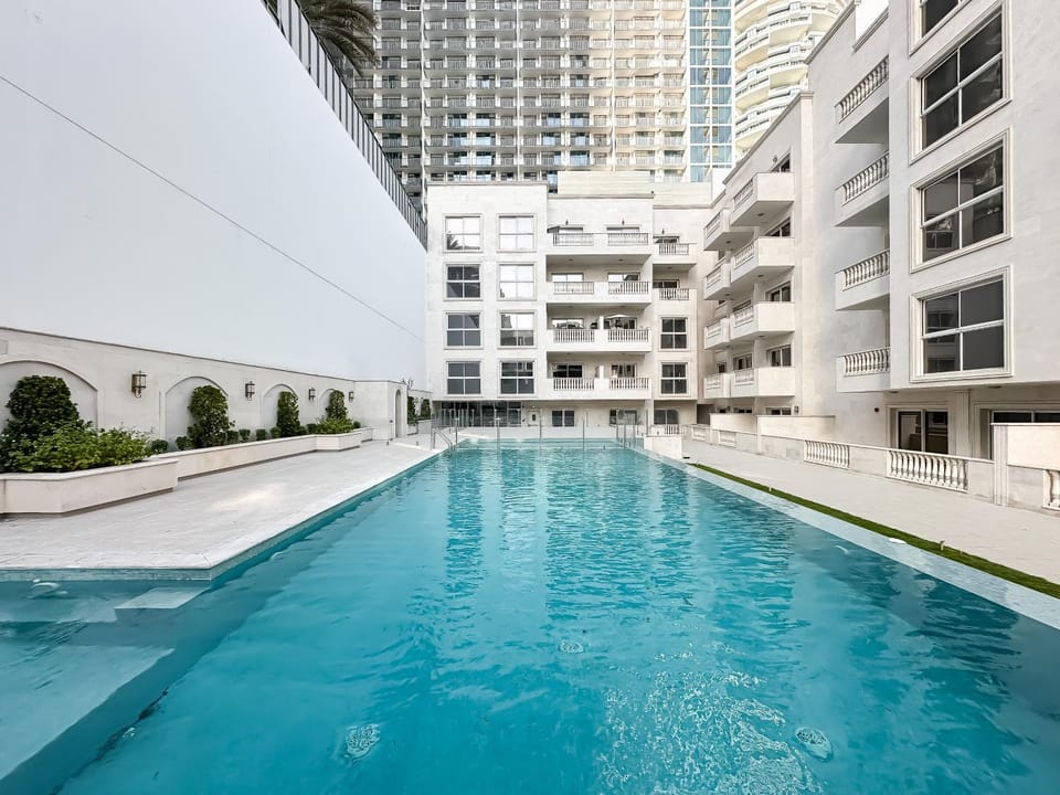 Elegant 2BR Plus Guest Room Stay with Designer Interior Apartment in Dubai