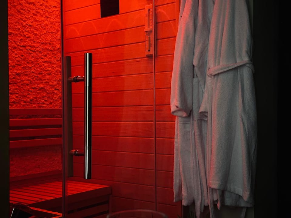 Sauna, Sauna, Entertainment, Entertainment