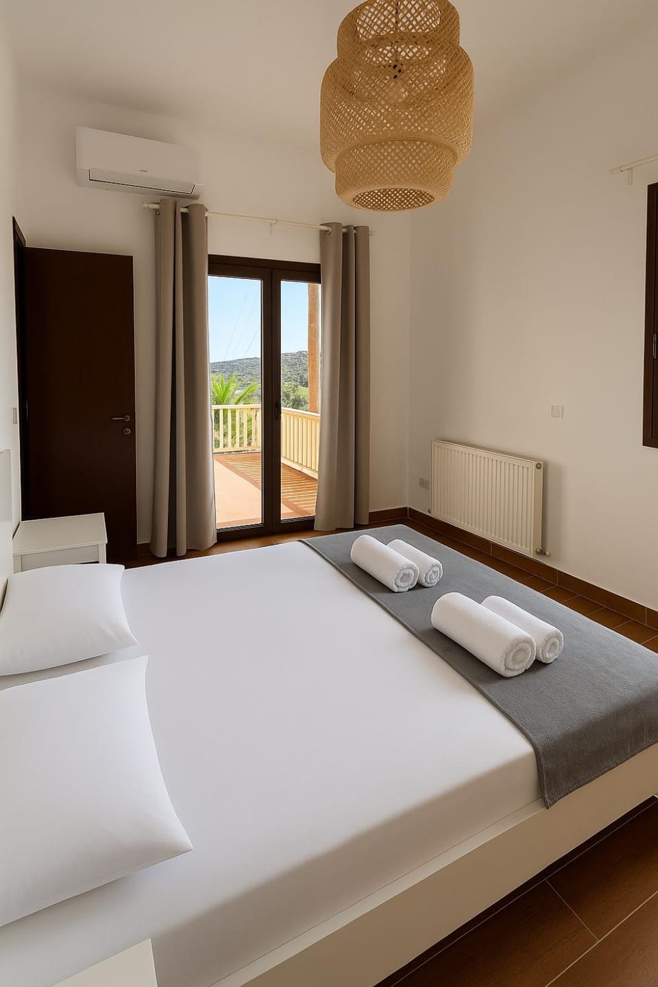 Bed, Balcony/Terrace, Photo of the whole room, Bedroom, towels